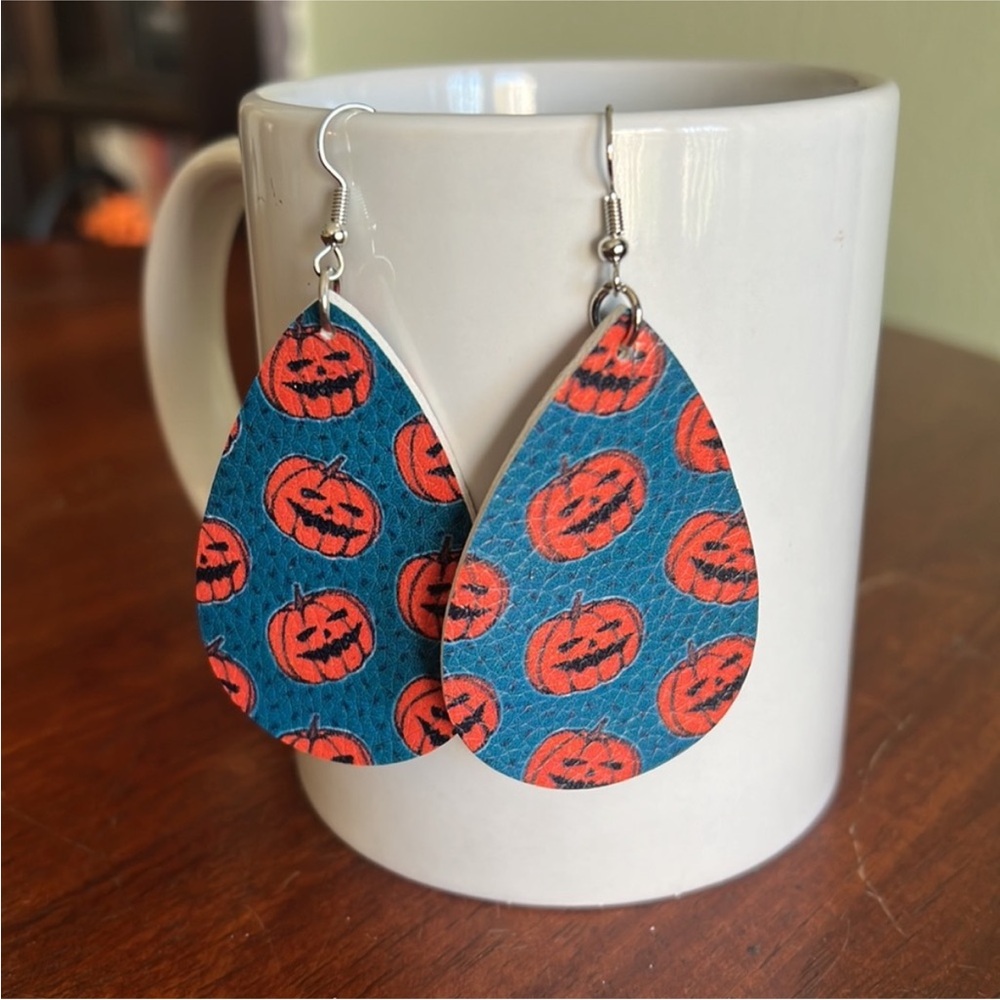 NWT Halloween Tear Drop Earrings